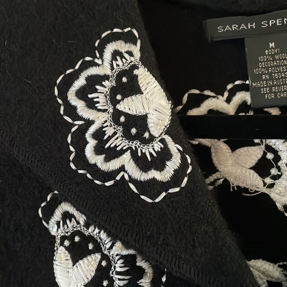 Sarah Spencer 100% Wool Floral Embellished Blach Cardigan Size Medium (M) - Picture 5 of 7